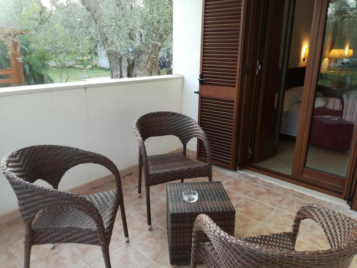 Bed and Breakfast Borgo Cerasa Вьесте Экстерьер фото